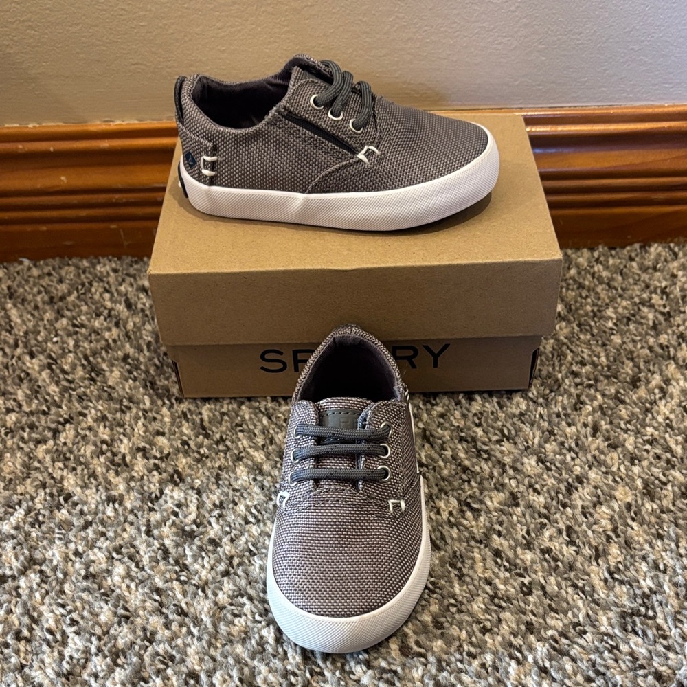 Sperry Kids Shoes in Gray